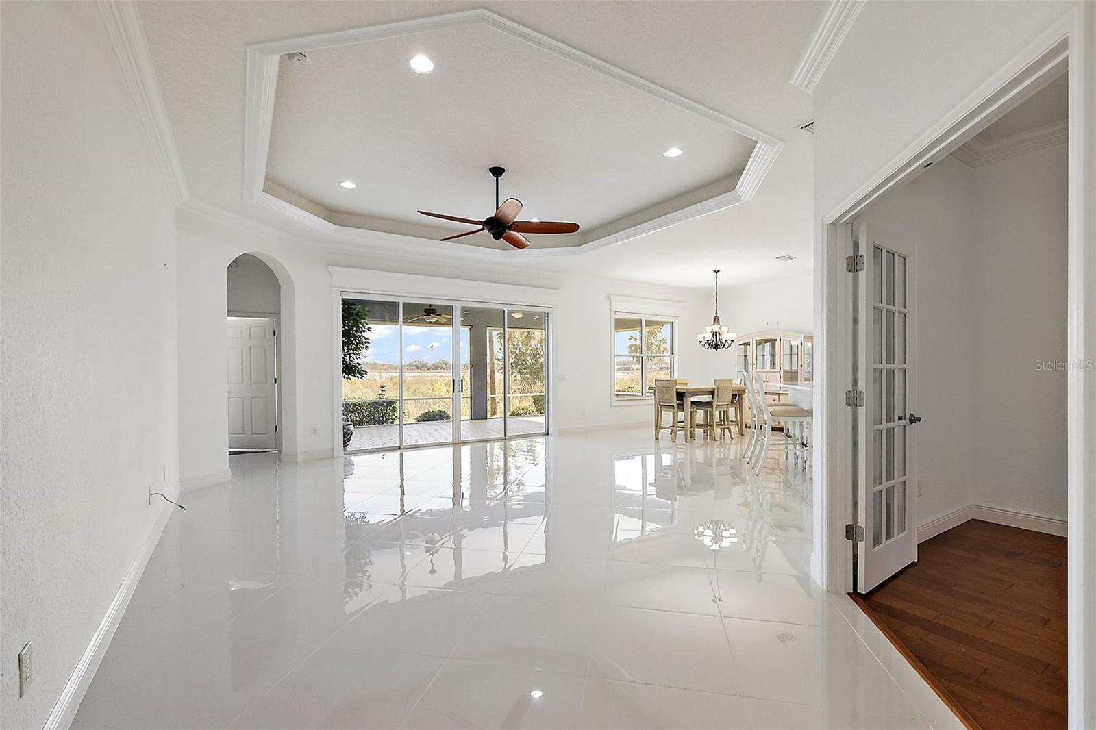 LAKESIDE LANDINGS - Residential