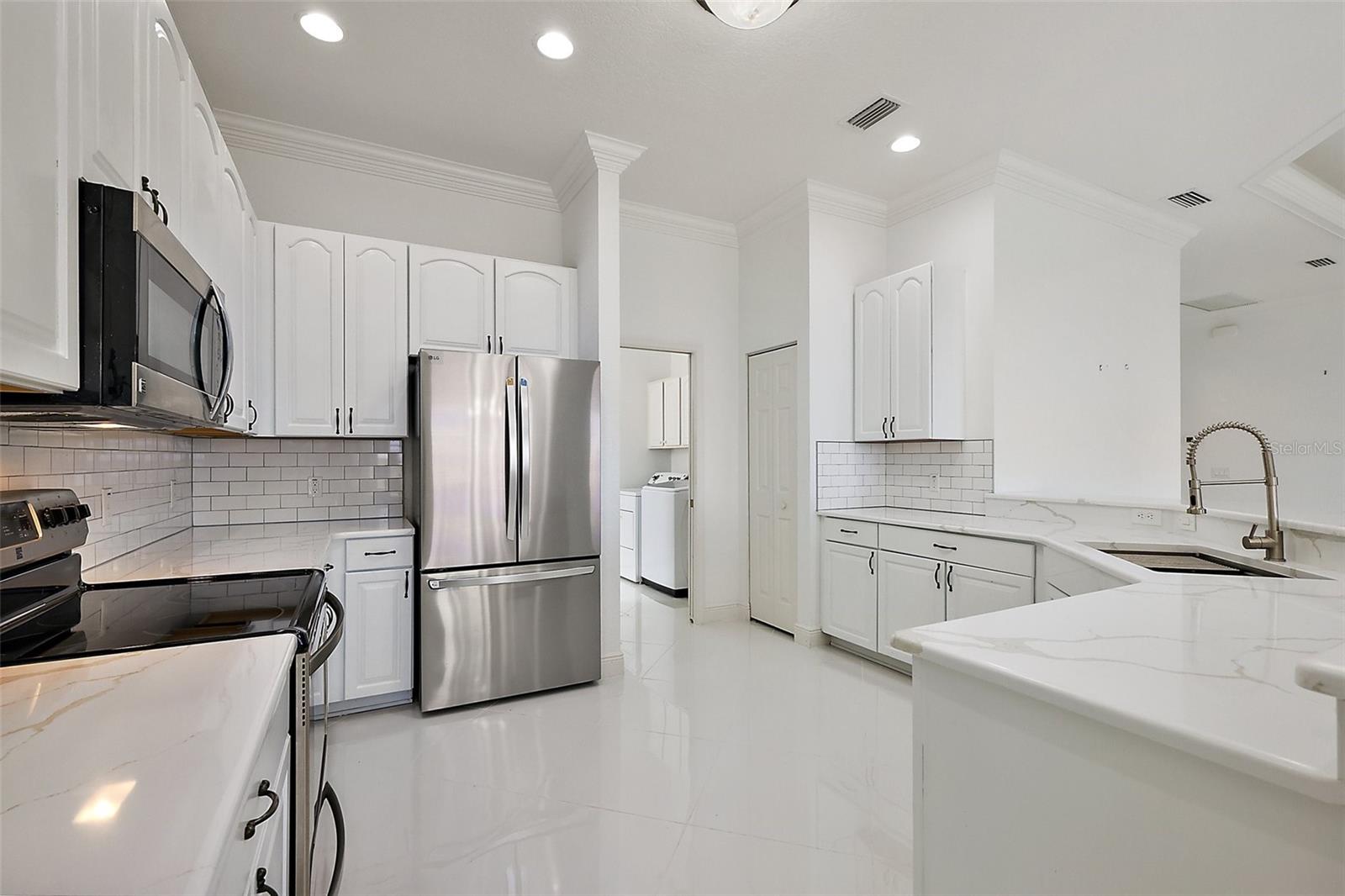 LAKESIDE LANDINGS - Residential