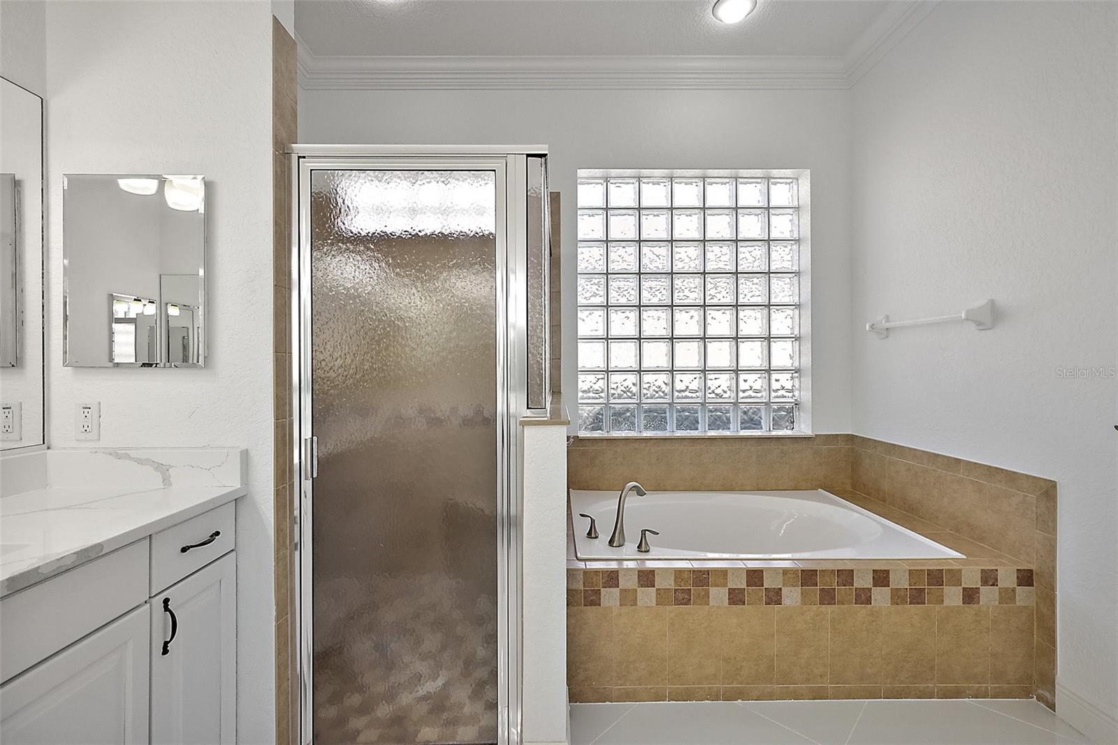 LAKESIDE LANDINGS - Residential