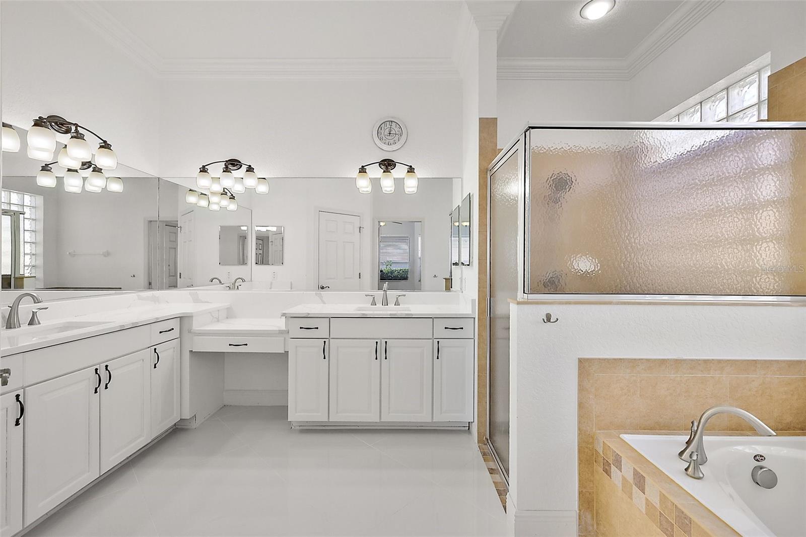 LAKESIDE LANDINGS - Residential