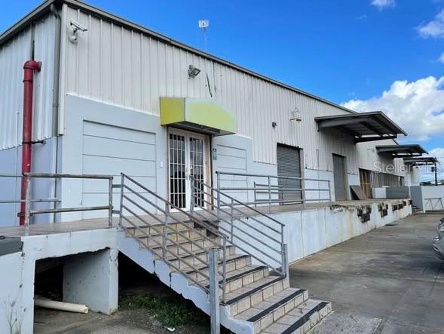 COMMERCIAL LEASING OPPORTUNITY IN CAGUAS
Consolidated Mall
Monthly Rent: $7,700
Spacious 9,810 sq. ft. warehouse available for lease, ideal for driving your business growth in a strategic location.
Property Features:
• Administrative offices
• Restrooms
• Loading area with loading dock
• Ready for generator installation (transfer switch installed)
• Ample parking for clients and employees
Included in Rent:
• Water
• Maintenance
• Condominium hazard insurance
Ideal For:
• Corporate sales companies
• Businesses with showroom space
• Distribution and inventory management
Prime location with quick access to PR-52, facilitating logistics and daily operations.
Grow your business in the right place.
