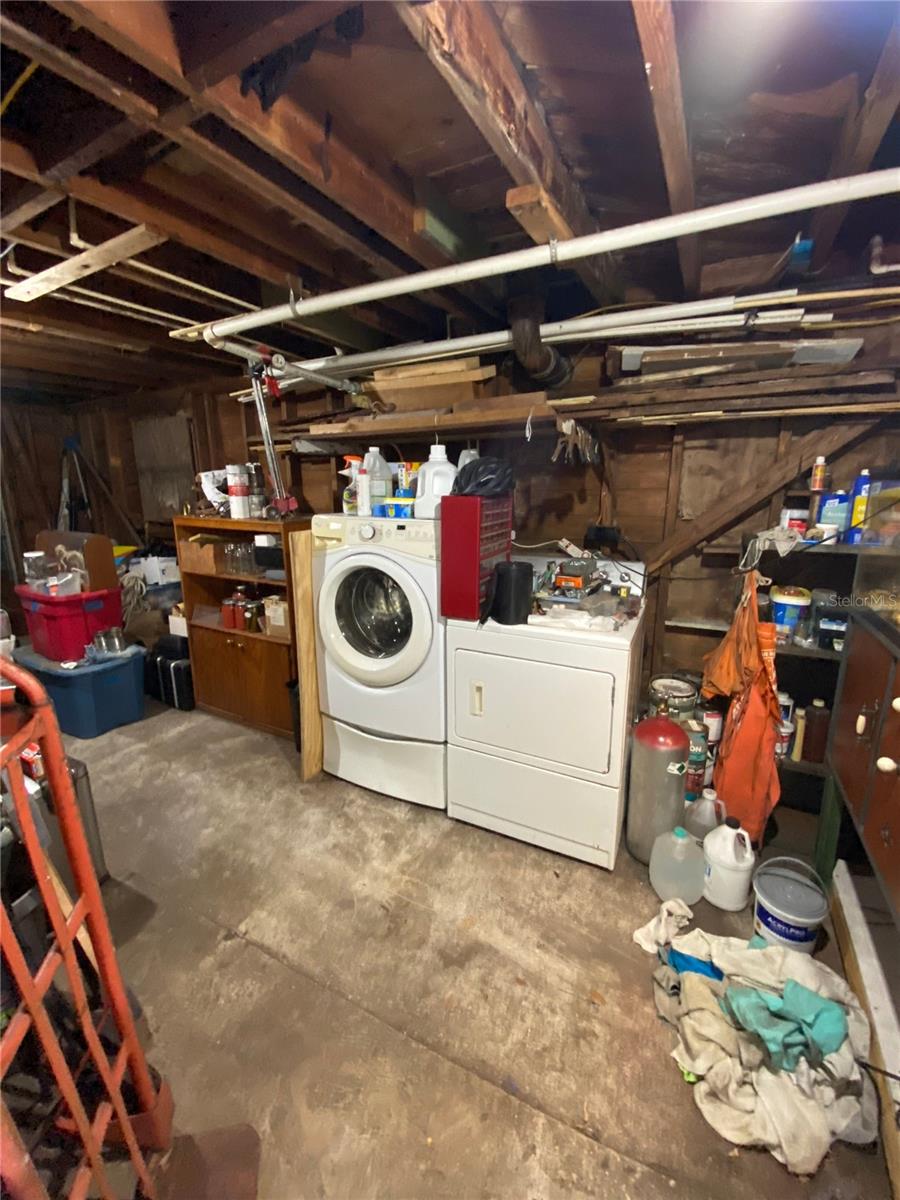 GRAHAMS E MEADE - Residential Lease