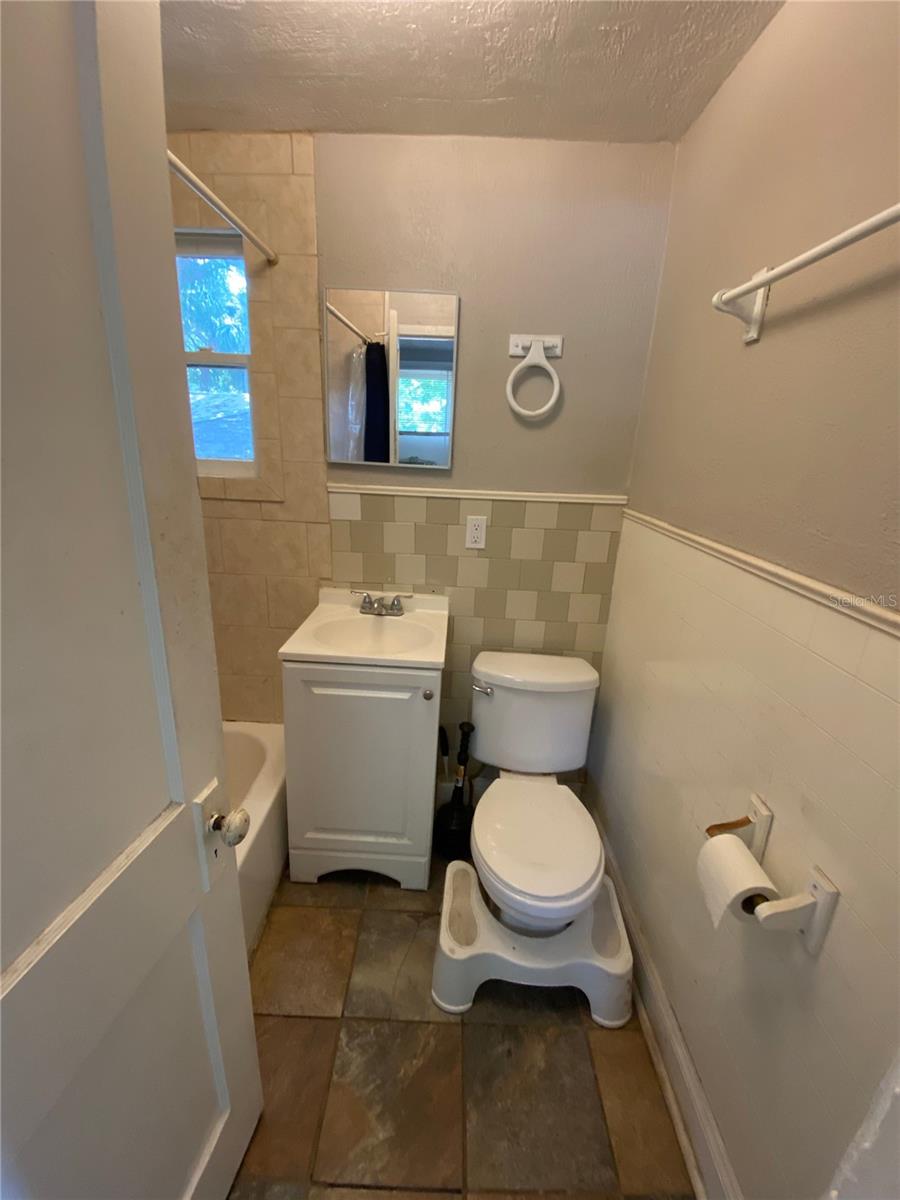 GRAHAMS E MEADE - Residential Lease