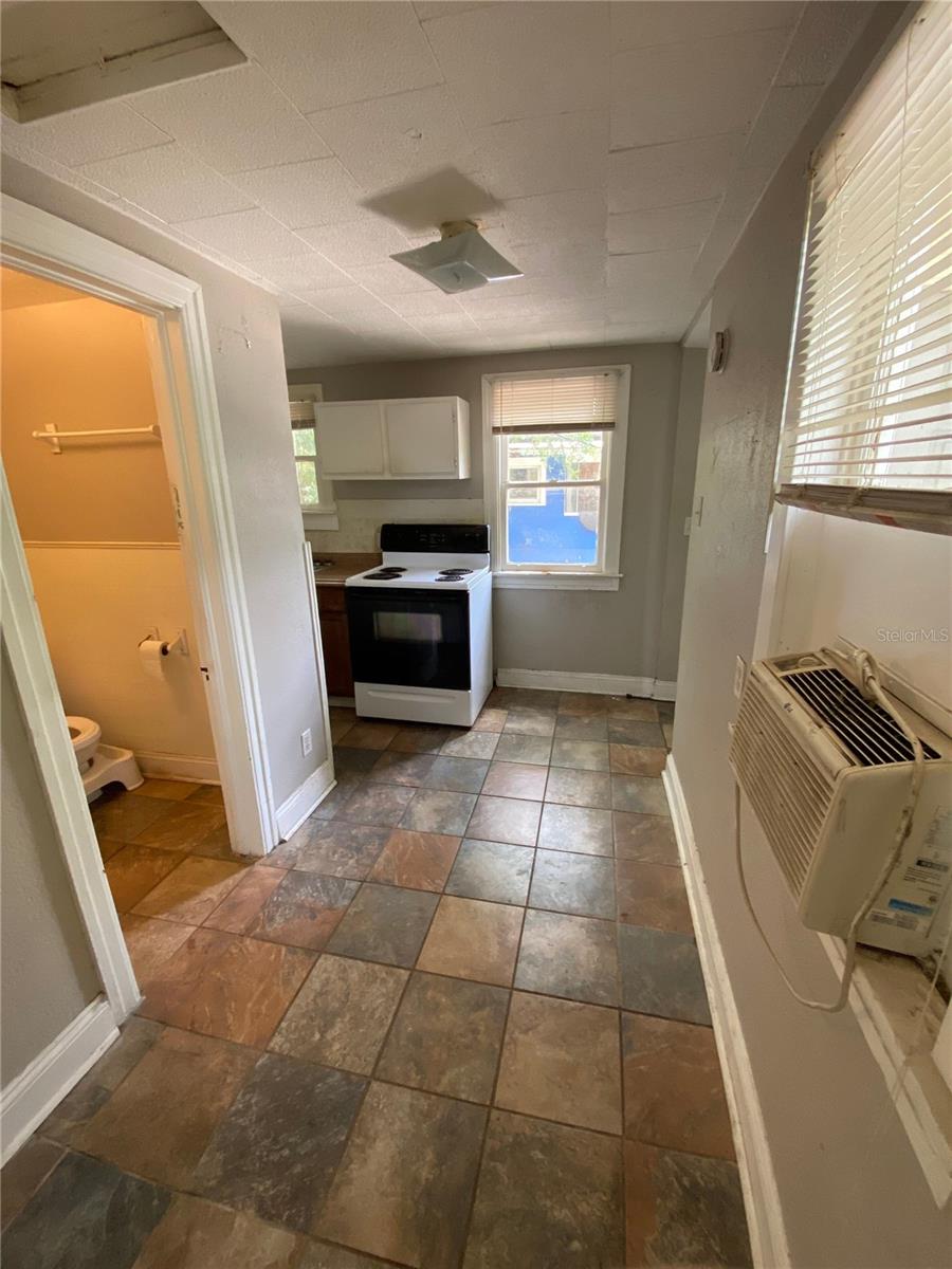 GRAHAMS E MEADE - Residential Lease