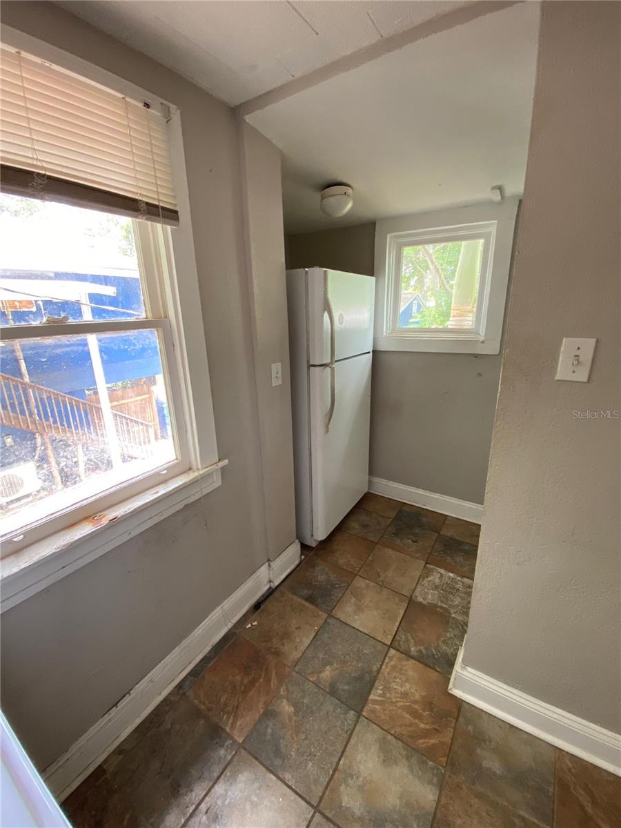 GRAHAMS E MEADE - Residential Lease