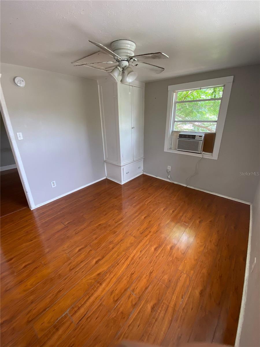 GRAHAMS E MEADE - Residential Lease