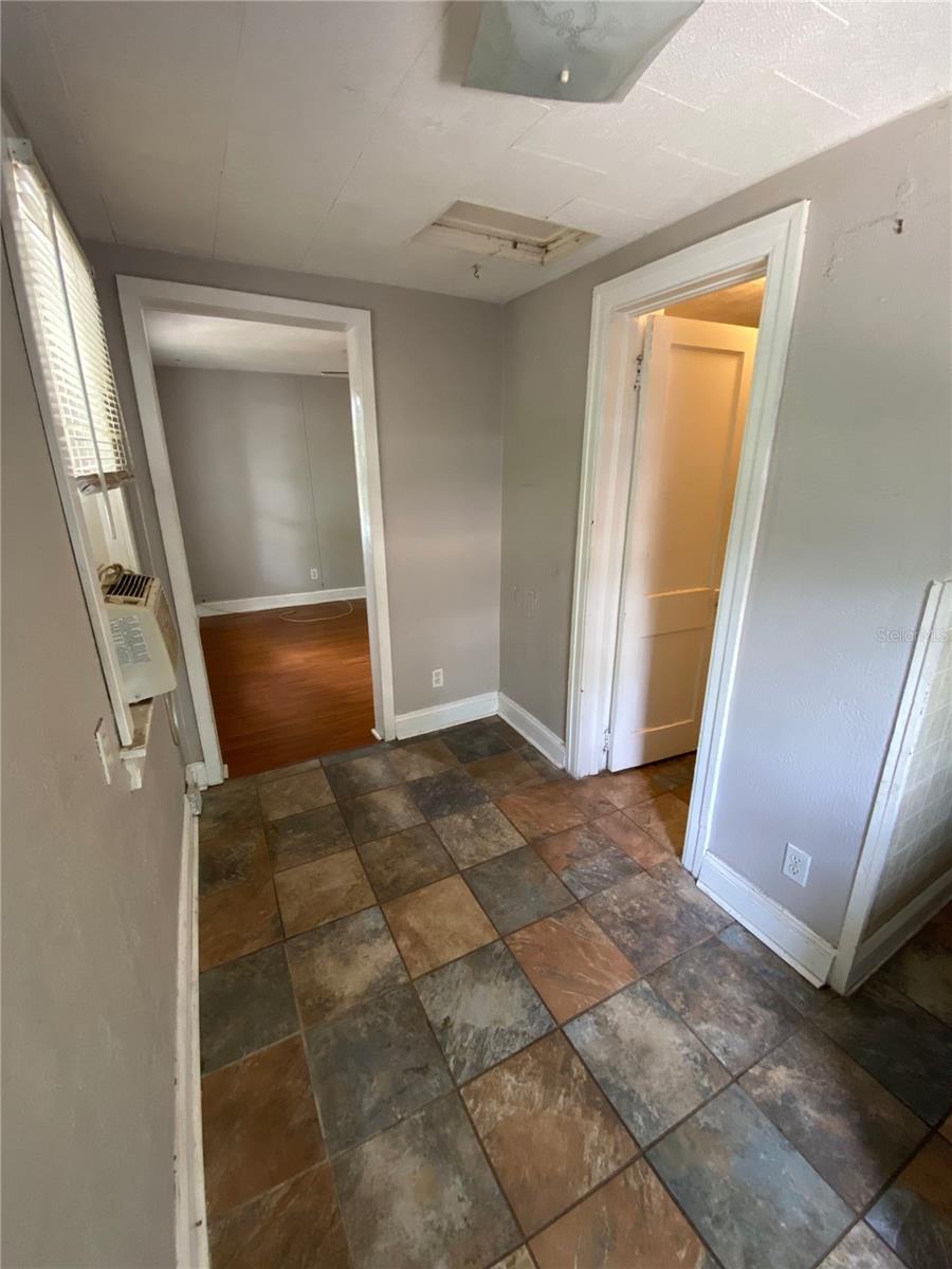 GRAHAMS E MEADE - Residential Lease