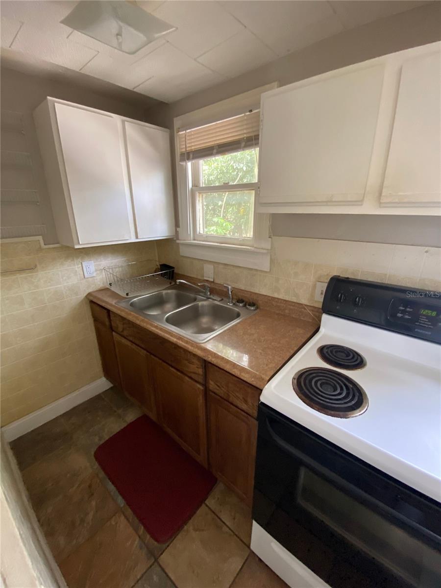 GRAHAMS E MEADE - Residential Lease