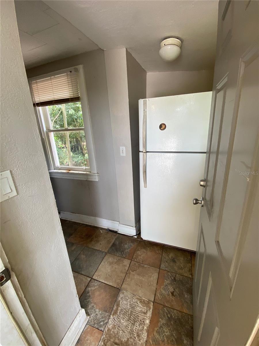 GRAHAMS E MEADE - Residential Lease