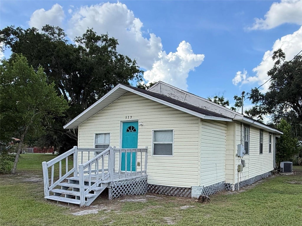 Photo of 513 W 1st Street, Lakeland, FL 33805 (MLS # TB8548620)