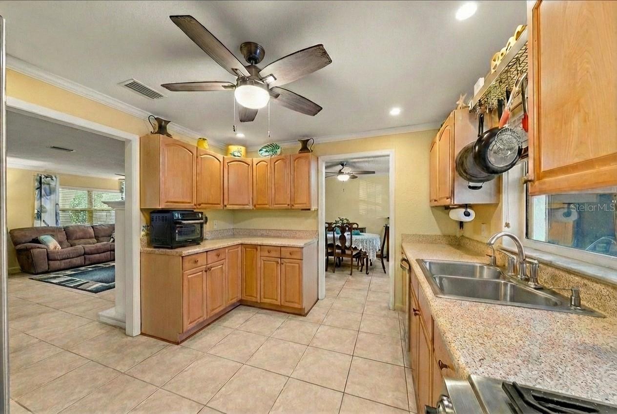 CAMELOT WEST - Residential