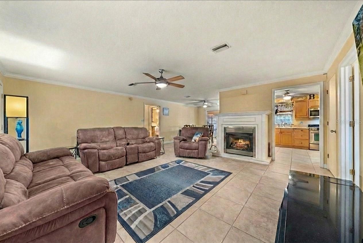 CAMELOT WEST - Residential