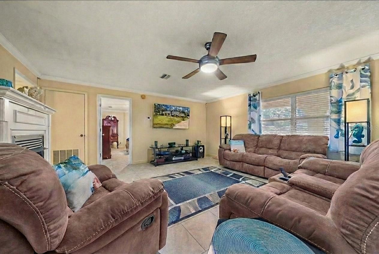 CAMELOT WEST - Residential