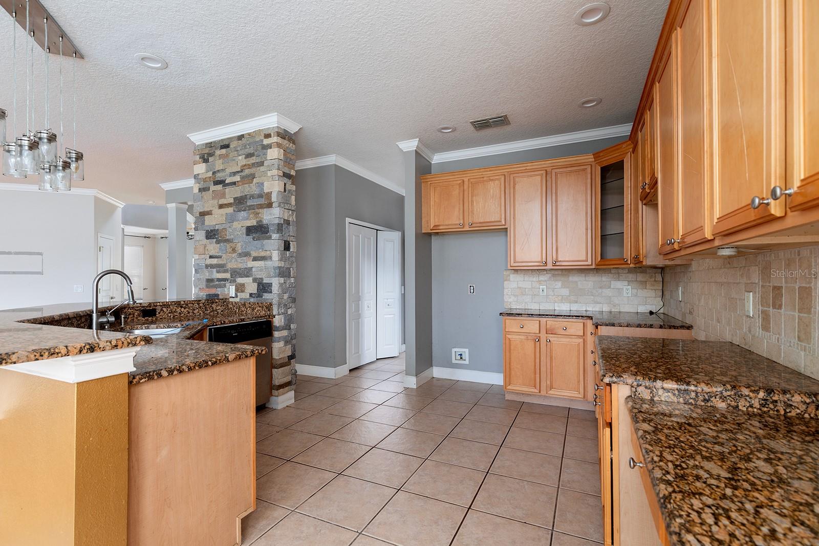 HUNTERS CREEK TR 515 PH 02 48 96 - Residential