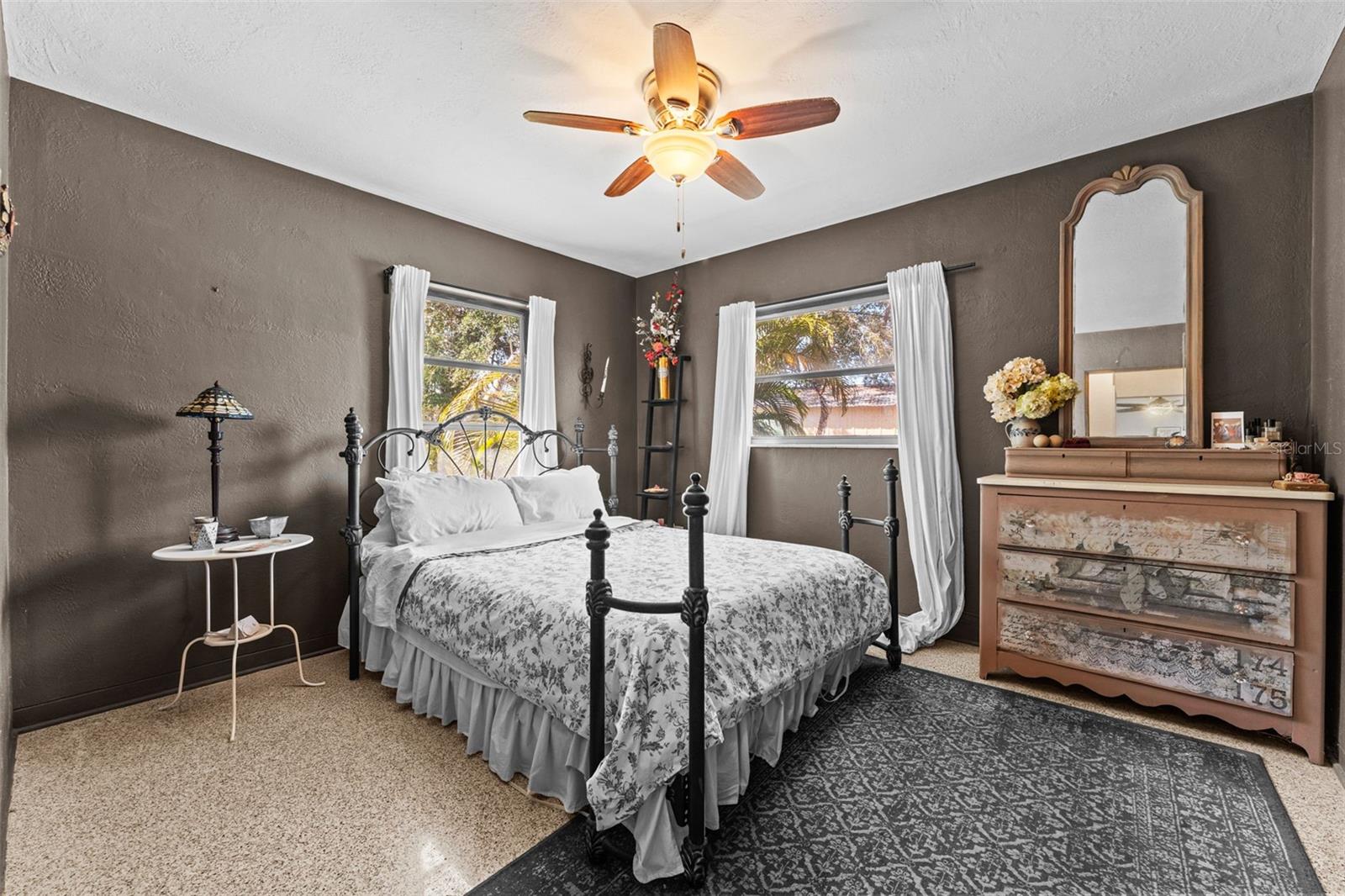 BAYOU HEIGHTS HANLONS - Residential