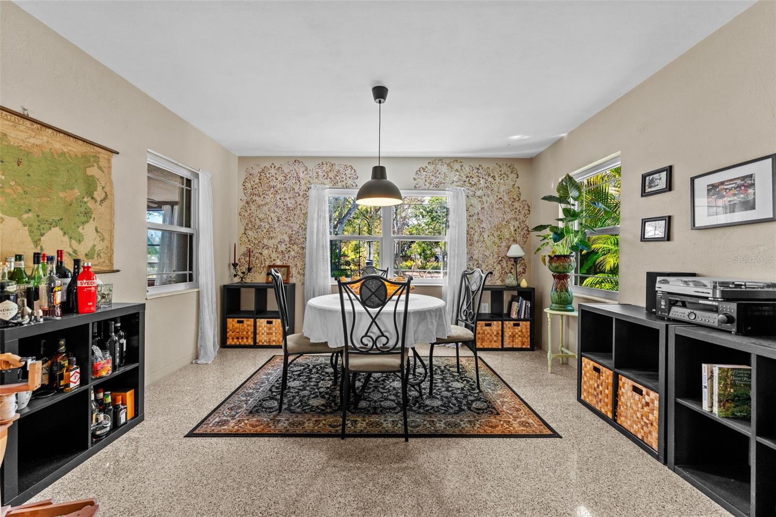 BAYOU HEIGHTS HANLONS - Residential