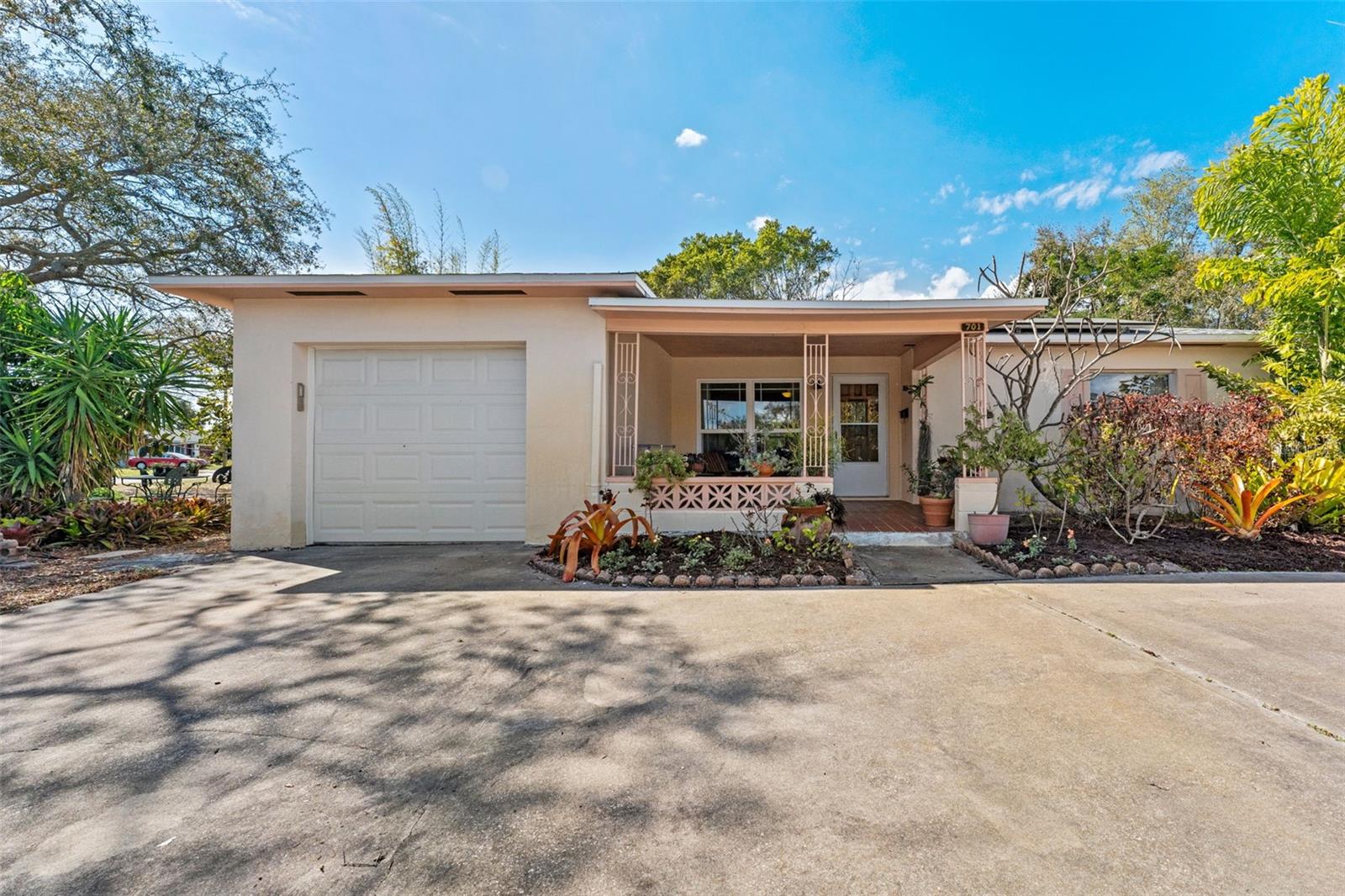 BAYOU HEIGHTS HANLONS - Residential