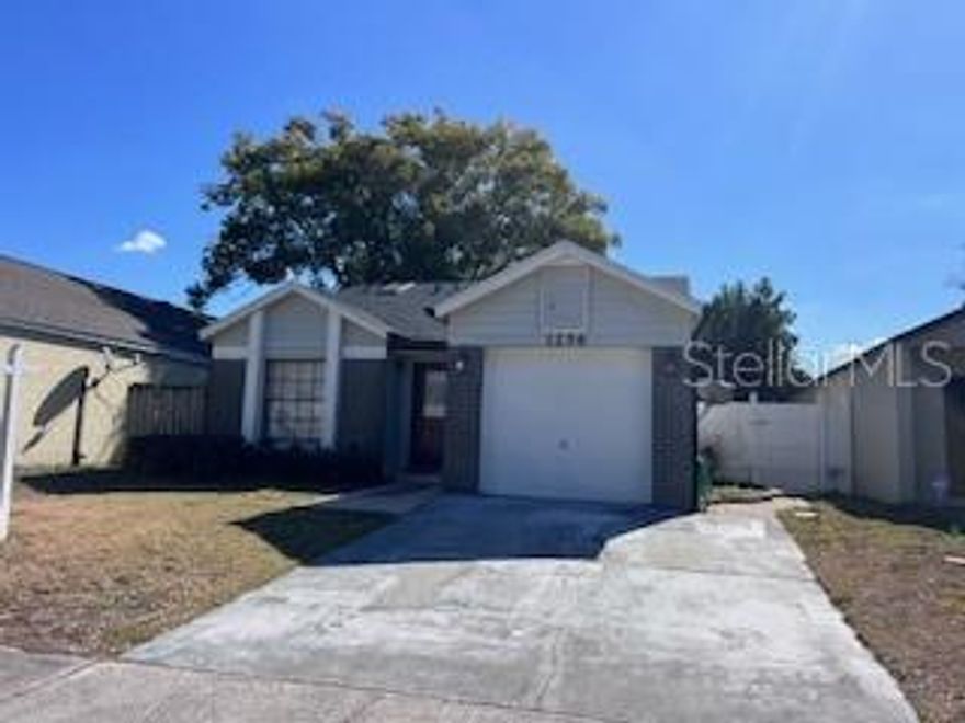 Charming one-story home — perfect size for a single buyer, couple, first-time buyers, or downsizers.    Located in Sheeler Oaks with two playgrounds and a lakeside park nearby. Easy, comfortable living in a move-in-ready floorplan.