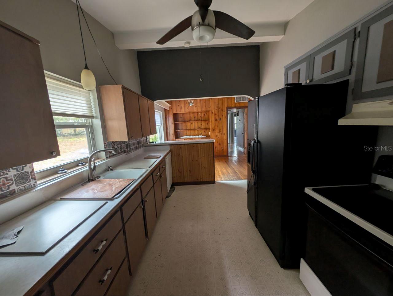 LEESBURG HILLSIDE MANOR - Residential