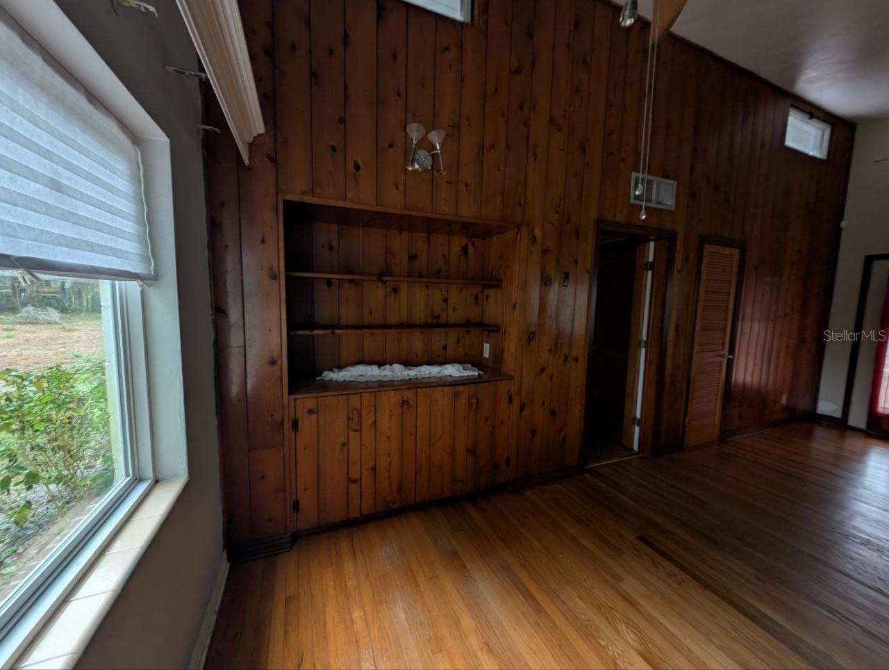 LEESBURG HILLSIDE MANOR - Residential