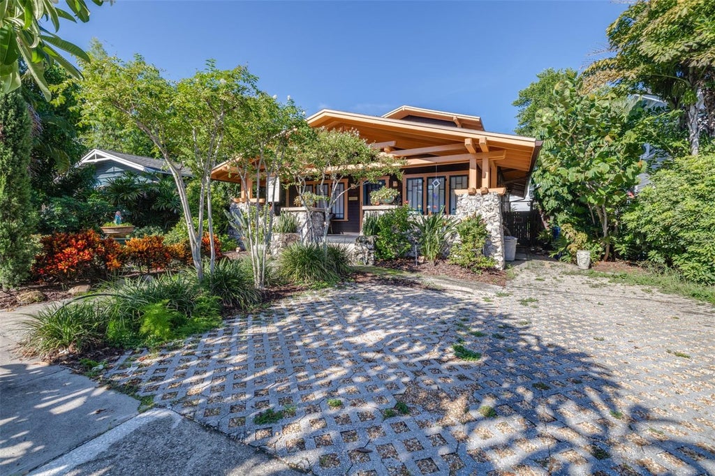 Photo of 109 S Westland Avenue, Tampa, FL 33606 (MLS # TB8550589)