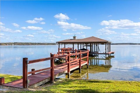Tiny photo for 3001 Lakeshore Drive, Mount Dora, FL 32757 (MLS # G5106972)