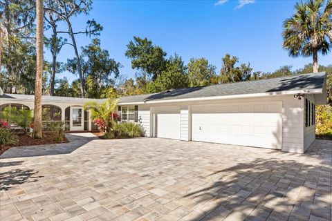 Tiny photo for 3001 Lakeshore Drive, Mount Dora, FL 32757 (MLS # G5106972)