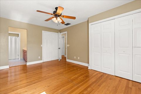 Tiny photo for 3001 Lakeshore Drive, Mount Dora, FL 32757 (MLS # G5106972)