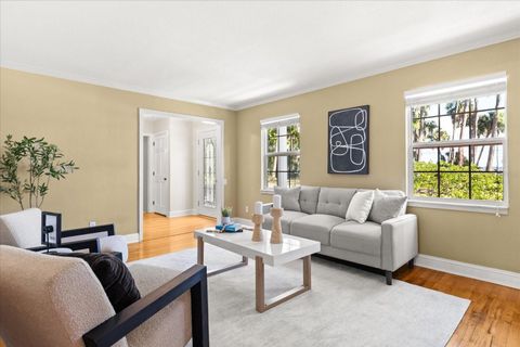 Tiny photo for 3001 Lakeshore Drive, Mount Dora, FL 32757 (MLS # G5106972)