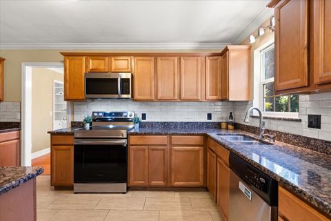 Tiny photo for 3001 Lakeshore Drive, Mount Dora, FL 32757 (MLS # G5106972)