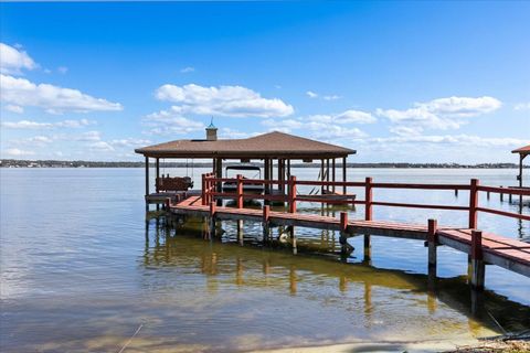 Photo of 3001 Lakeshore Drive, Mount Dora, FL 32757 (MLS # G5106972)