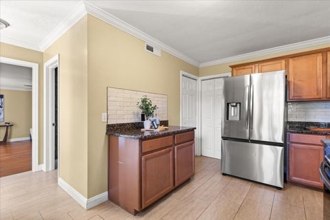 Tiny photo for 3001 Lakeshore Drive, Mount Dora, FL 32757 (MLS # G5106972)