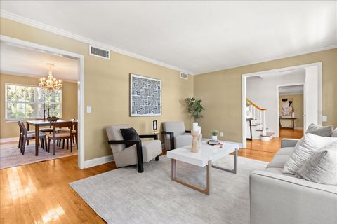 Tiny photo for 3001 Lakeshore Drive, Mount Dora, FL 32757 (MLS # G5106972)