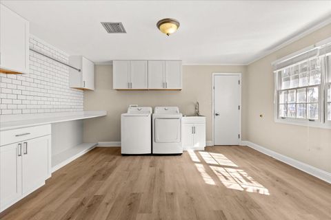 Tiny photo for 3001 Lakeshore Drive, Mount Dora, FL 32757 (MLS # G5106972)