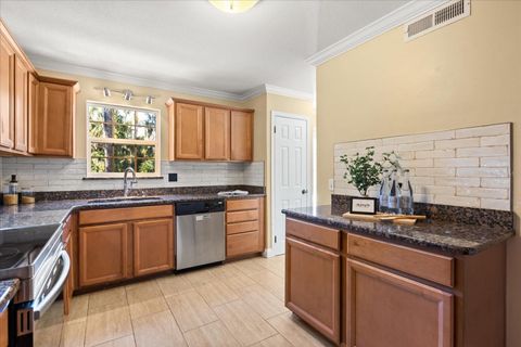 Tiny photo for 3001 Lakeshore Drive, Mount Dora, FL 32757 (MLS # G5106972)