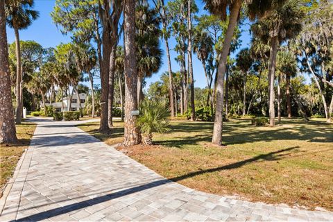 Tiny photo for 3001 Lakeshore Drive, Mount Dora, FL 32757 (MLS # G5106972)