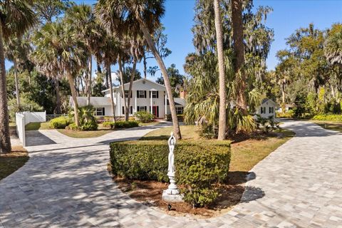 Tiny photo for 3001 Lakeshore Drive, Mount Dora, FL 32757 (MLS # G5106972)