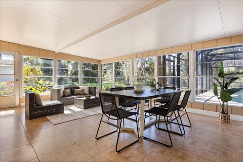 Tiny photo for 3001 Lakeshore Drive, Mount Dora, FL 32757 (MLS # G5106972)