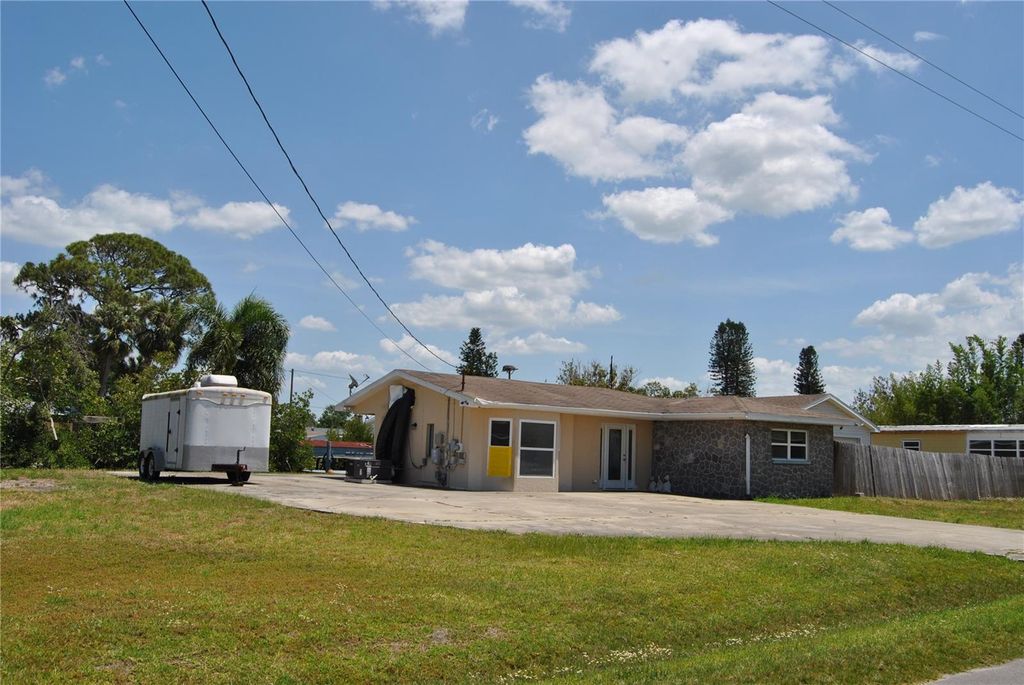 Photo of 119 18th Street NW, Ruskin, FL 33570 (MLS # TB8378138)
