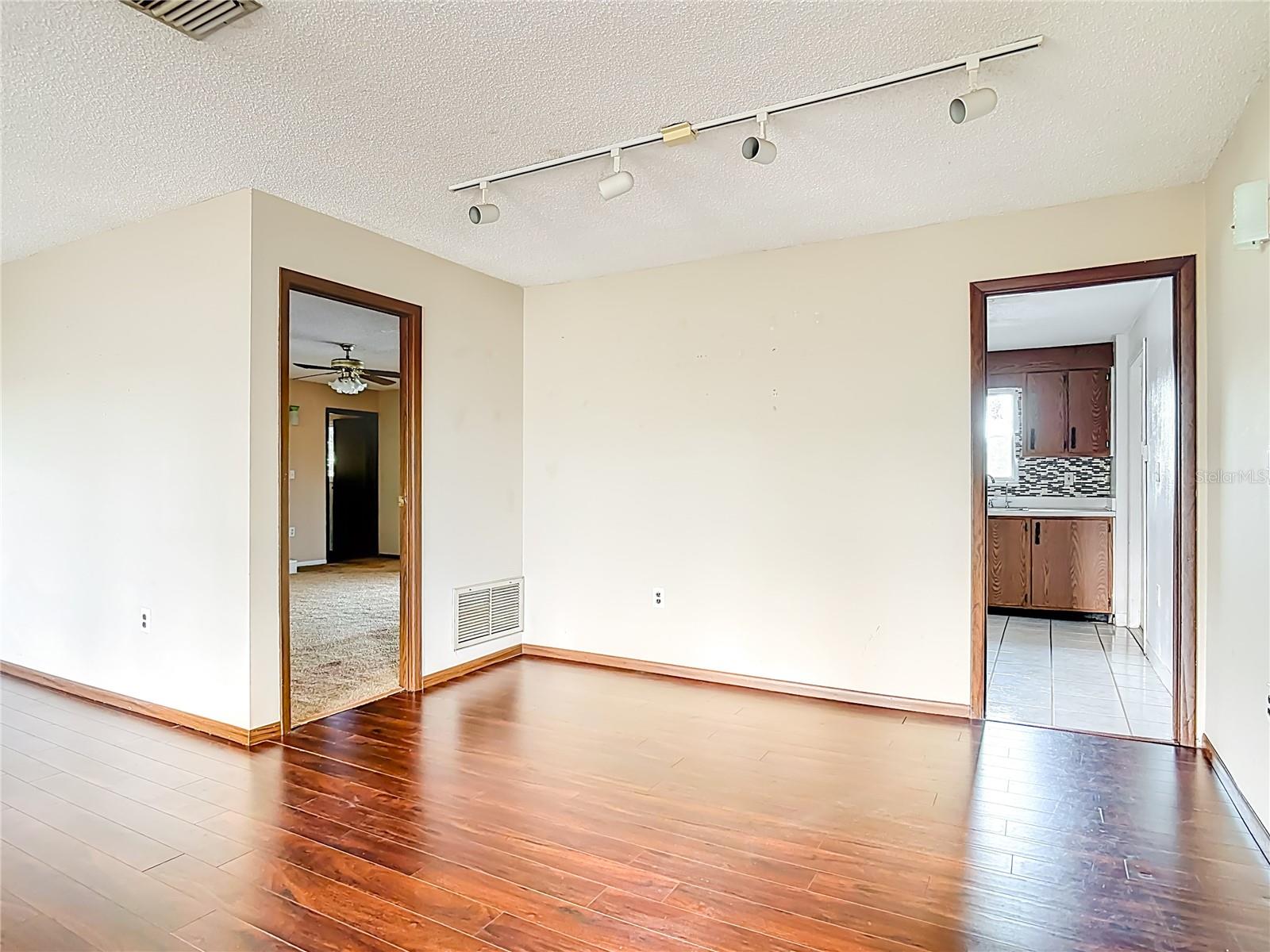 LAKE MARIE ESTS REPLAT - Residential