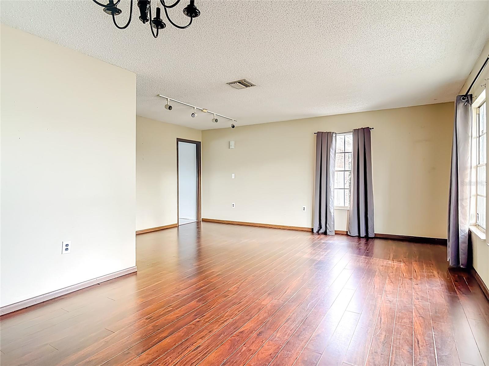 LAKE MARIE ESTS REPLAT - Residential