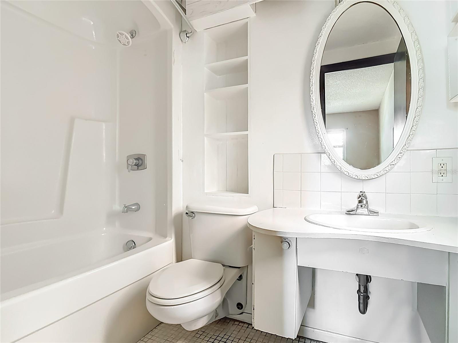 LAKE MARIE ESTS REPLAT - Residential