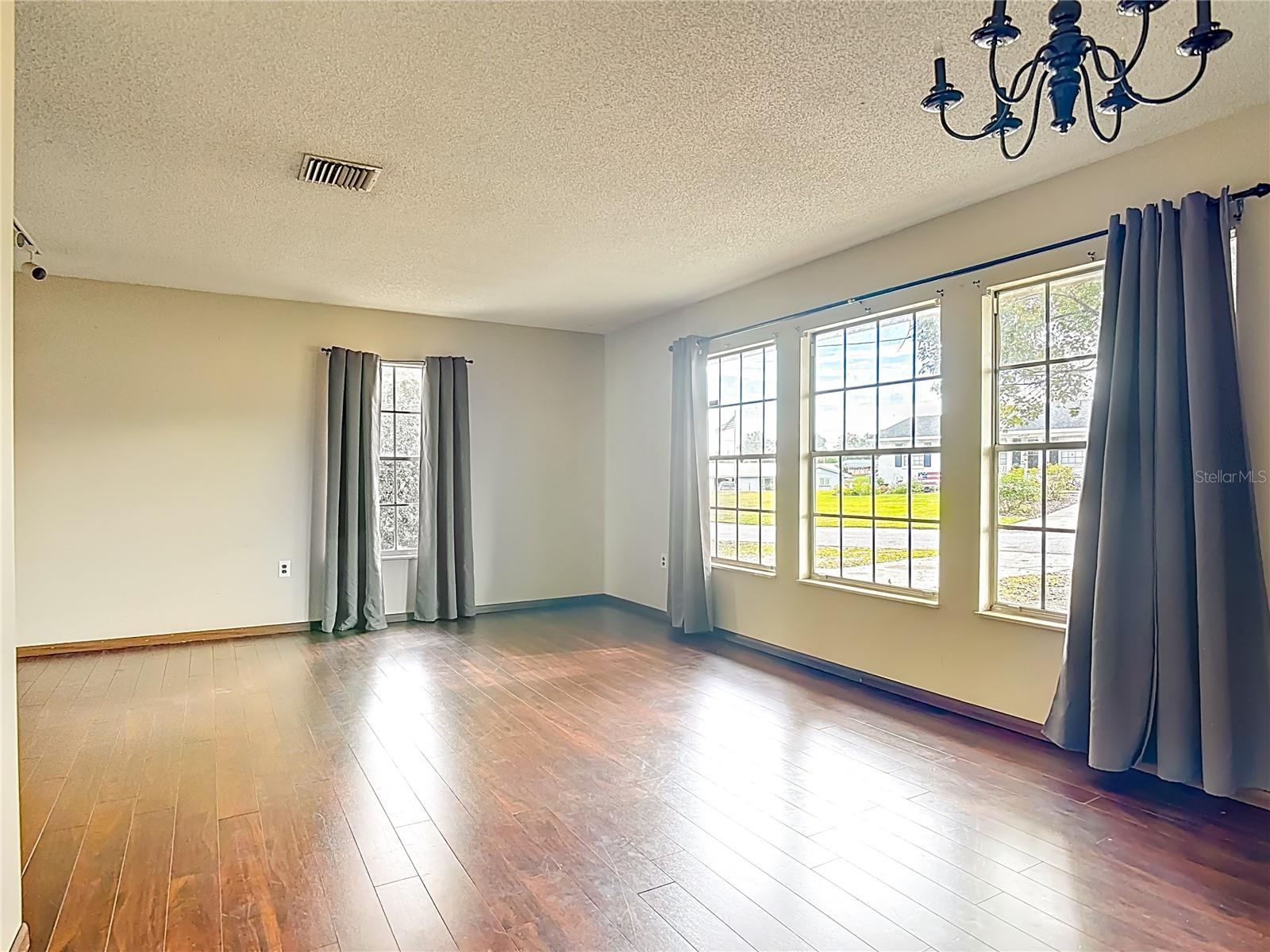 LAKE MARIE ESTS REPLAT - Residential