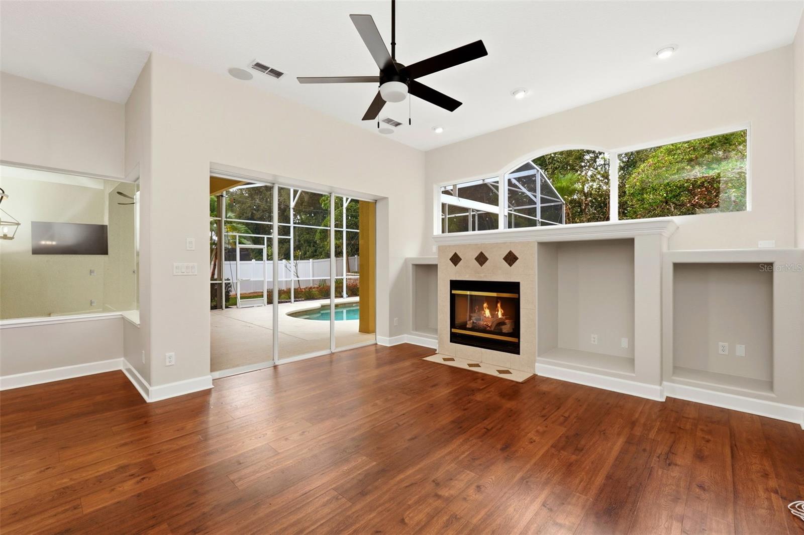 TERRA OAKS - Residential