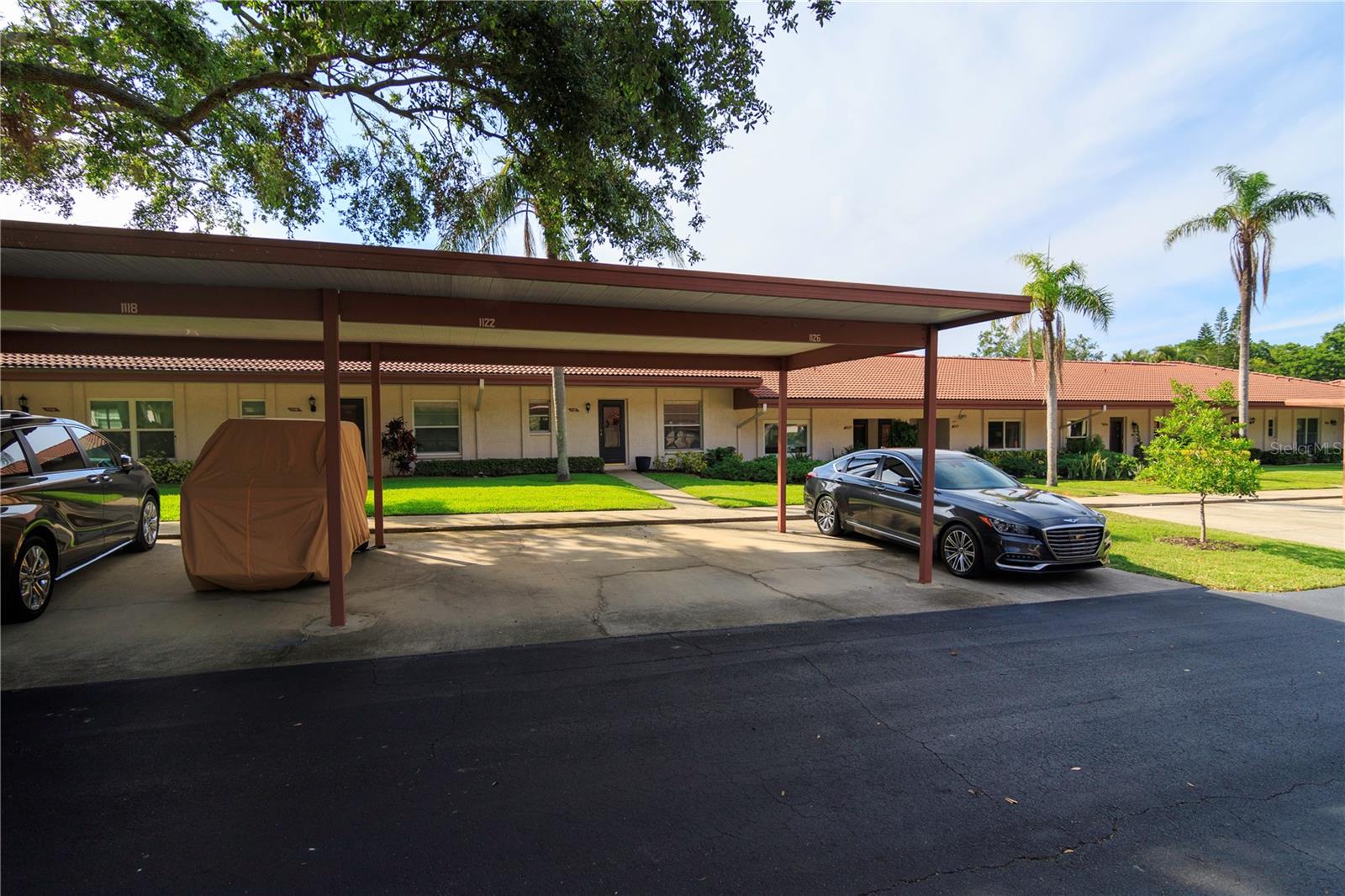 1122 MONTROSE PLACE 1713