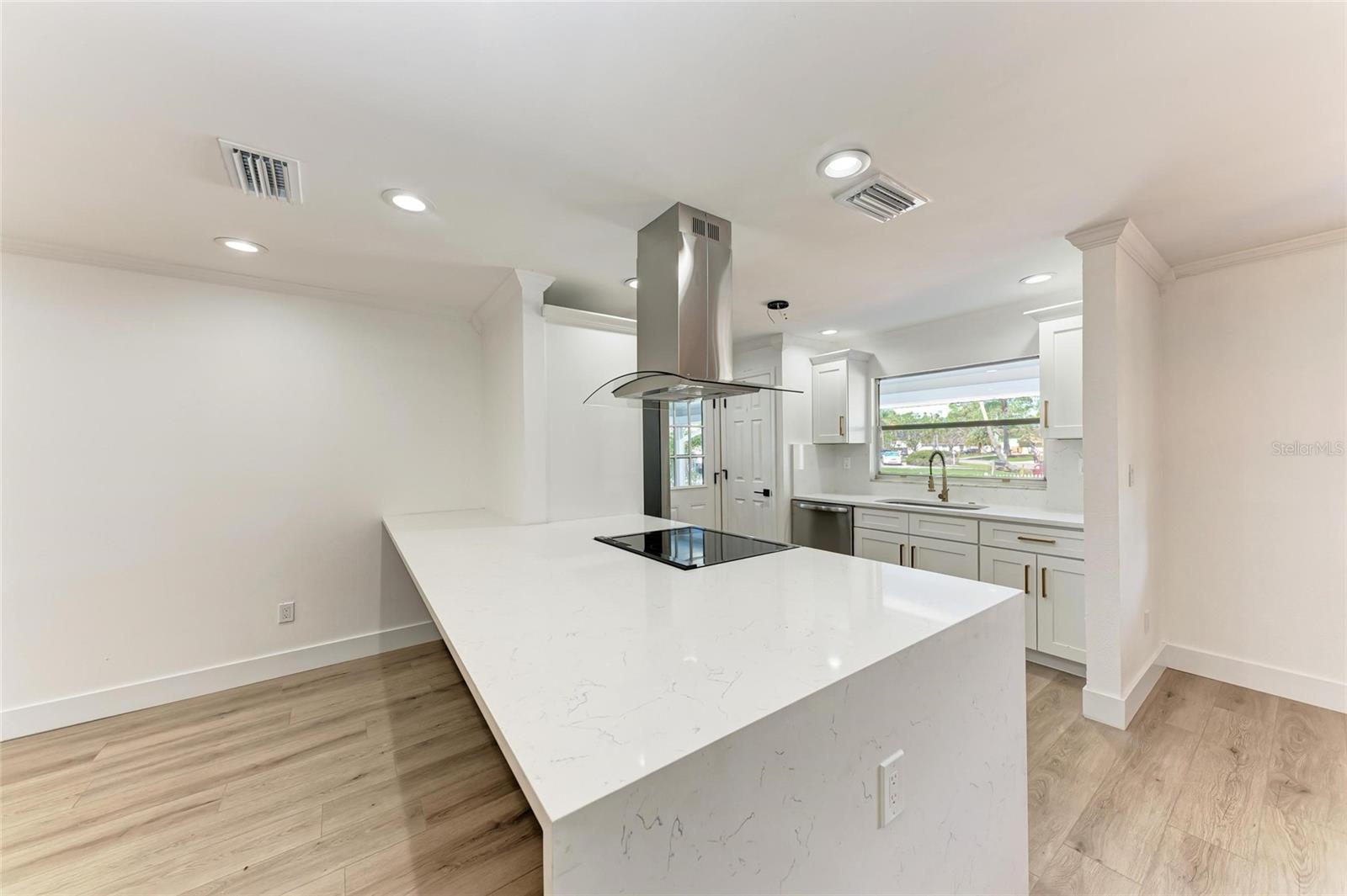 826 LILLIAN LANE