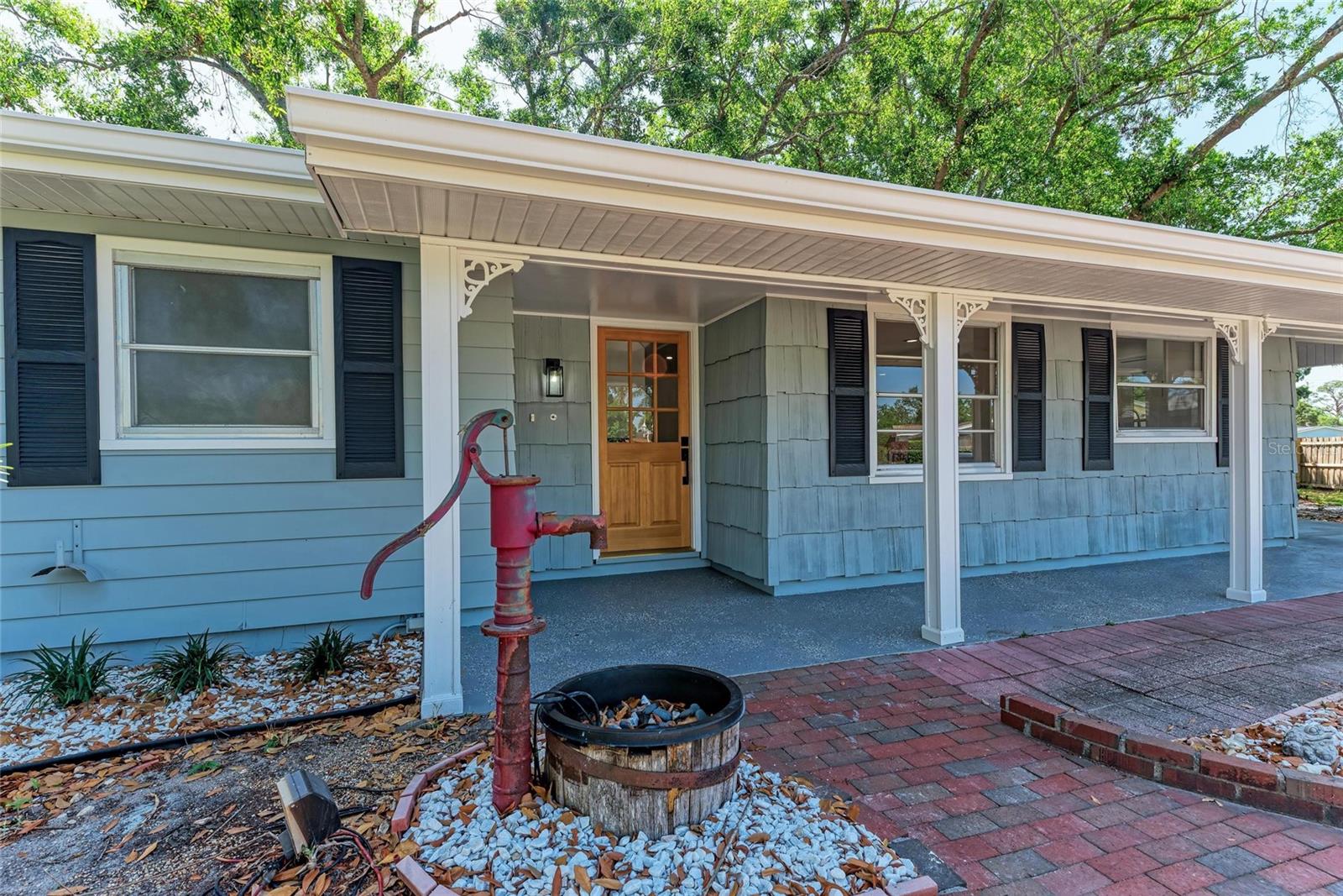 826 LILLIAN LANE