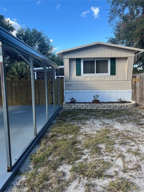 Photo of 10943 SE 131st Place, Ocklawaha, FL 32179 (MLS # G5119313)