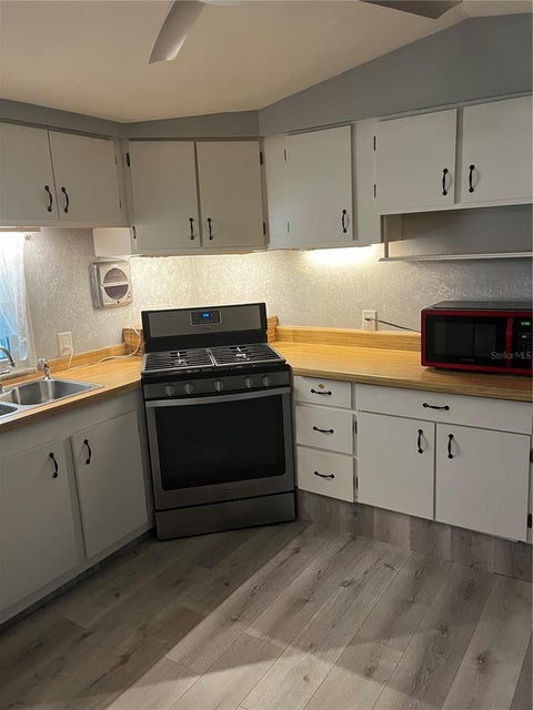 Tiny photo for 10943 SE 131st Place, Ocklawaha, FL 32179 (MLS # G5119313)