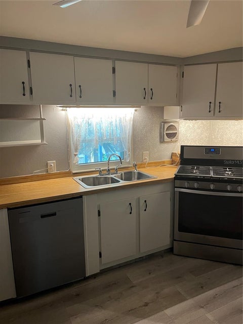 Tiny photo for 10943 SE 131st Place, Ocklawaha, FL 32179 (MLS # G5119313)